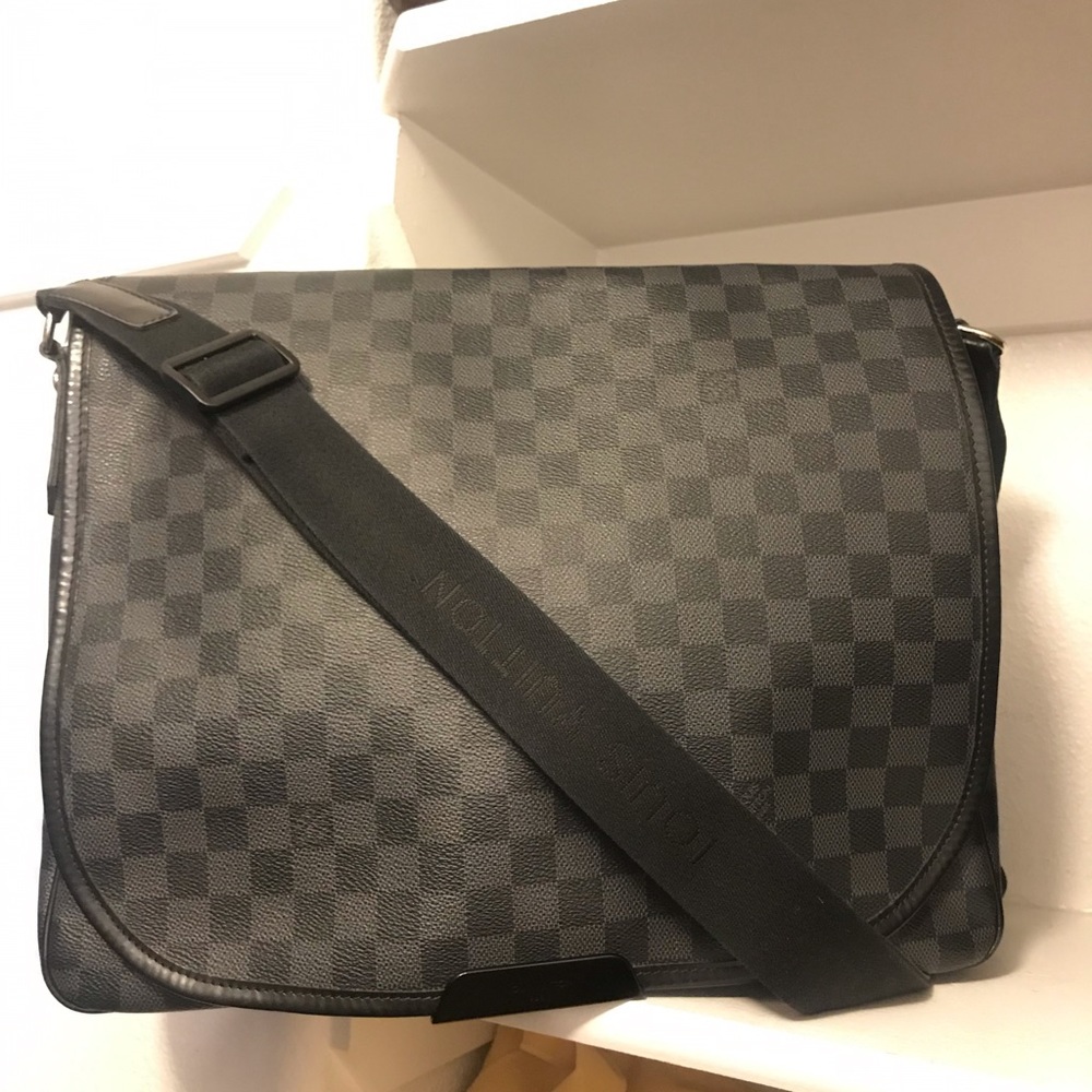 Authentic Louis Vuitton Daniel Messenger GM